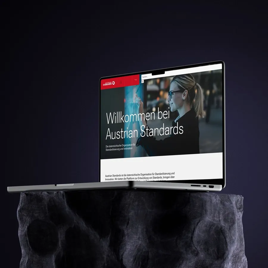 Website von Austrian Standards auf einem Laptop